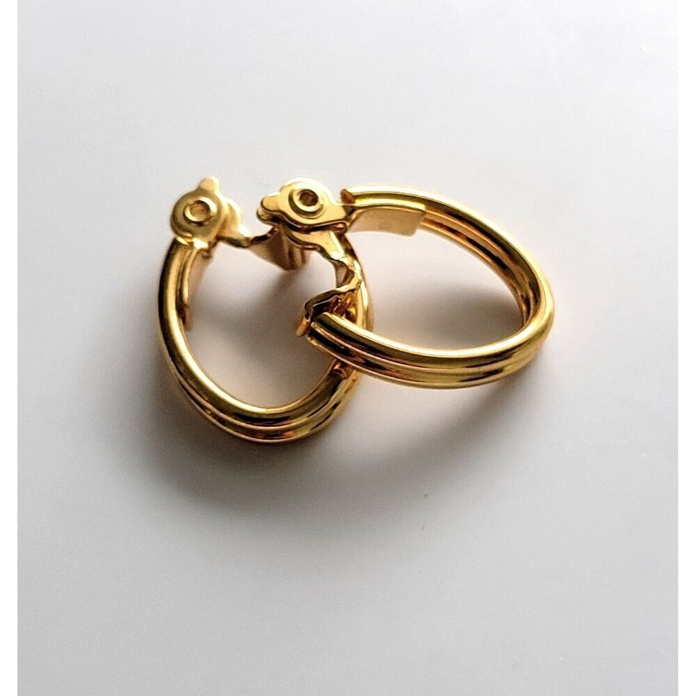 Clip On Hoop Earrings Gold Tone 3/4" Swirl Ribbed Lightweight